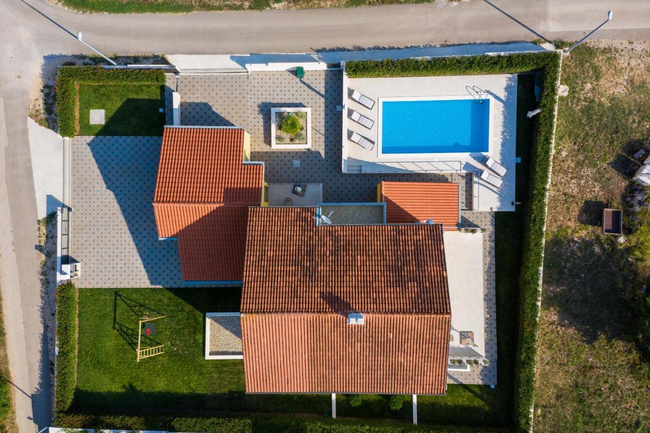 Villa Petra S Bazenom, Rostiljem I Parkingom Zadar Exterior photo