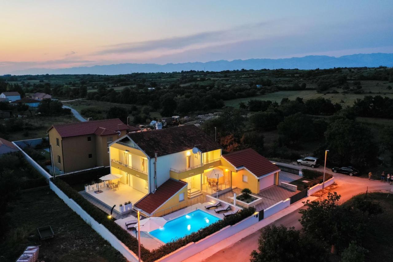 Villa Petra S Bazenom, Rostiljem I Parkingom Zadar Exterior photo